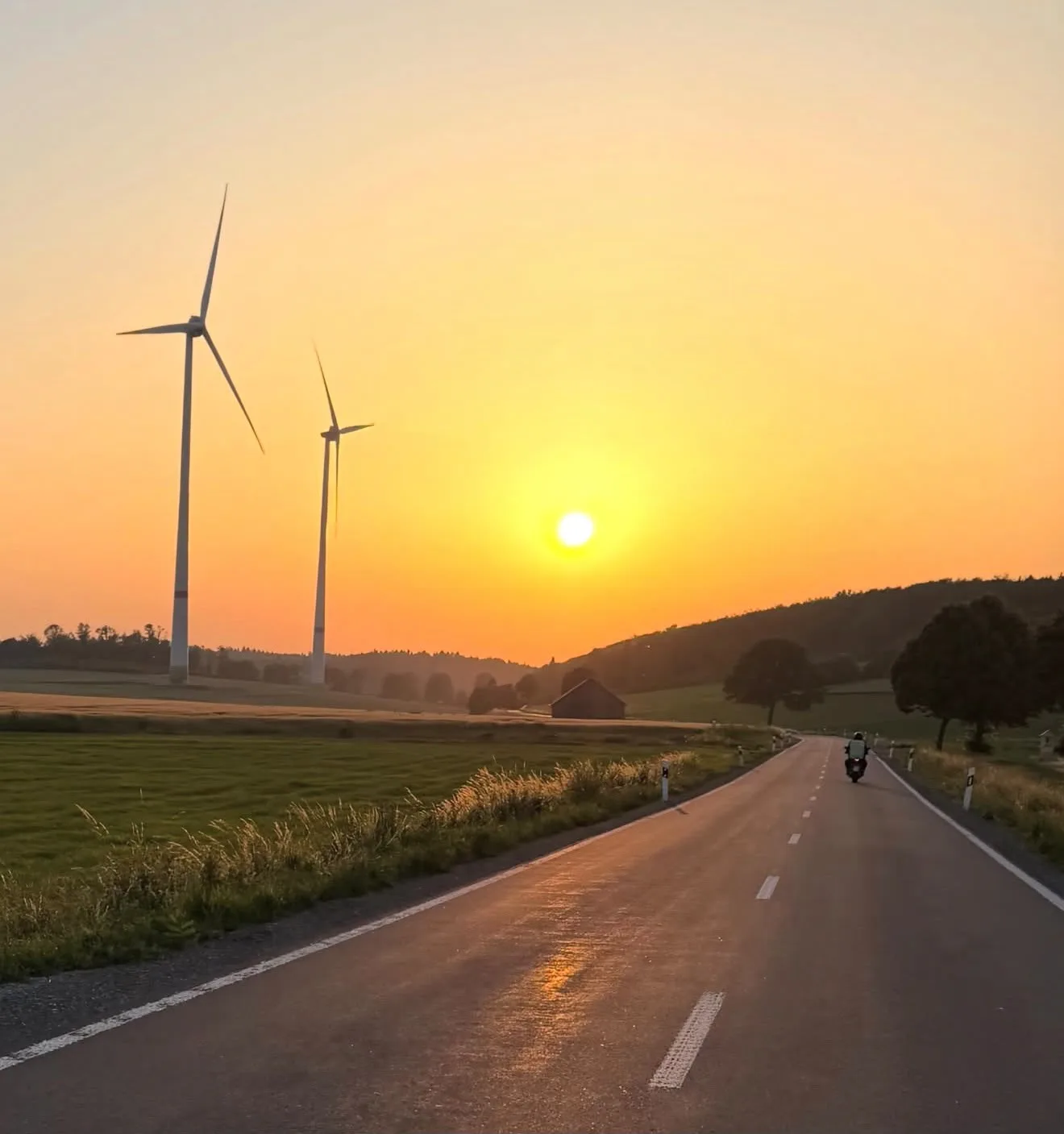 Motorrad-Ausfahrt im Hochstift bei Sonnenuntergang