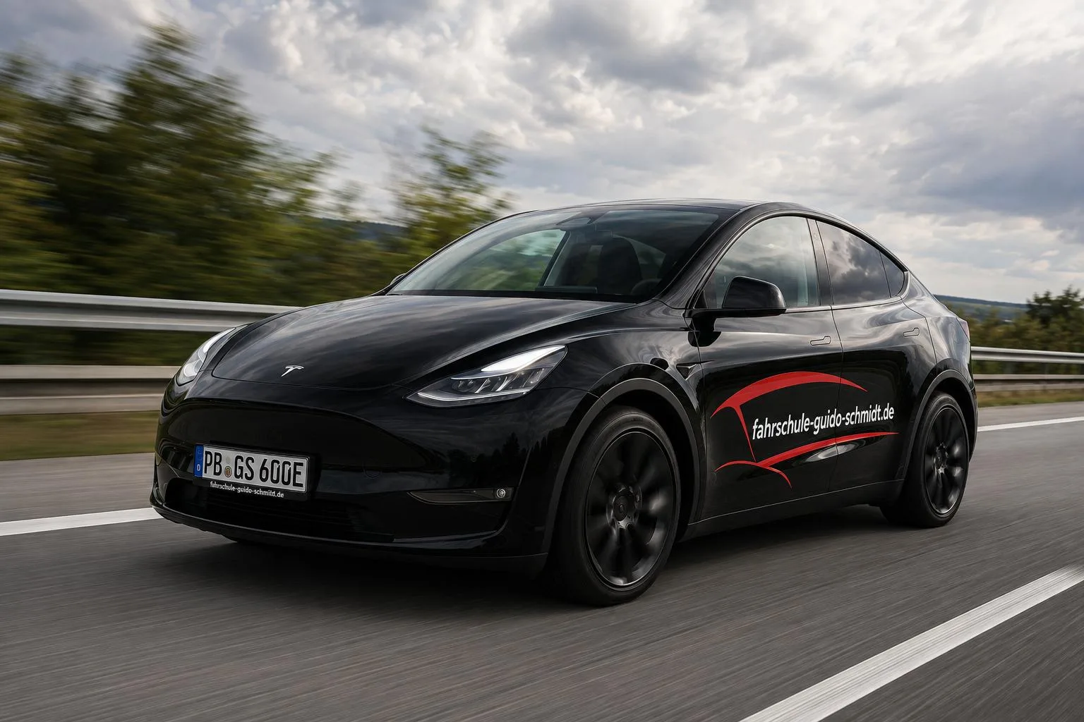 Fahrschulauto Tesla Model Y der Fahrschule Guido Schmidt